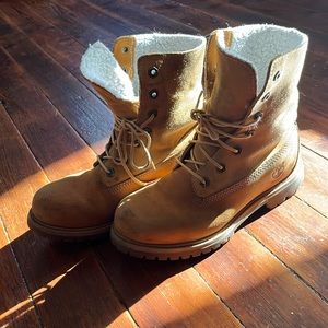 Women’s timberlands size 7